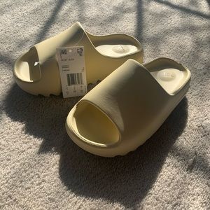 Yeezy Slides (new with tags)